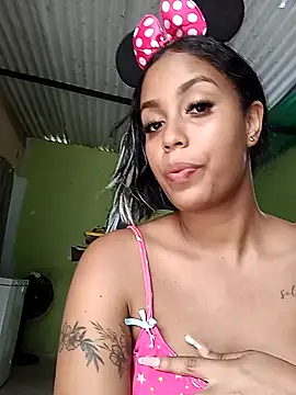 Fernanda30 online show from April 2026 05:28:01 PM