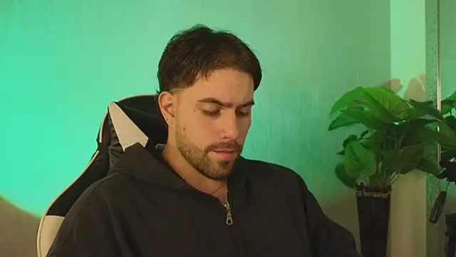 Ades Lowe online show from December 2025 11:08:02 AM