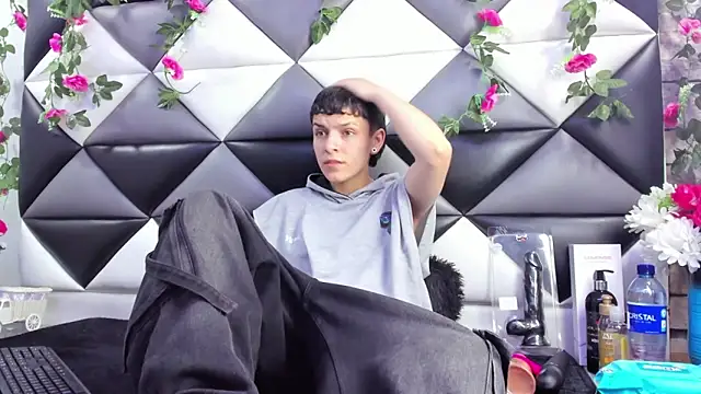 Snapshot of Megan_Thompson_ chatting on October 2025 02:04:01 AM Megan Thompson  online show from October 2025 02:04:01 AM