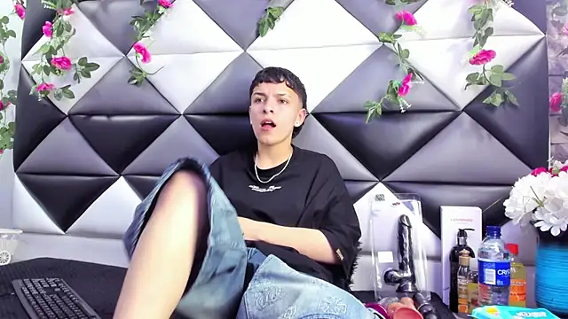 Snapshot of Megan_Thompson_ chatting on October 2025 02:14:02 AM Megan Thompson  online show from October 2025 02:14:02 AM