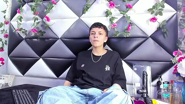 Megan Thompson  online show from November 2025 02:12:02 AM