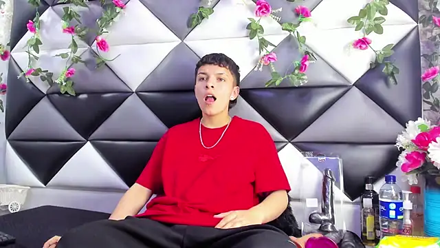 Megan Thompson  online show from November 2025 02:25:02 AM