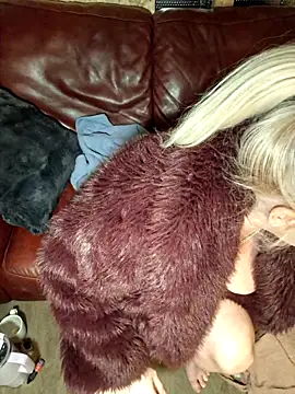 Bouncy-Bella28X online show from March 2026 05:44:01 AM