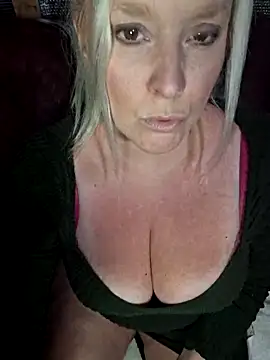 Bouncy-Bella28X online show from June 2026 04:12:02 PM
