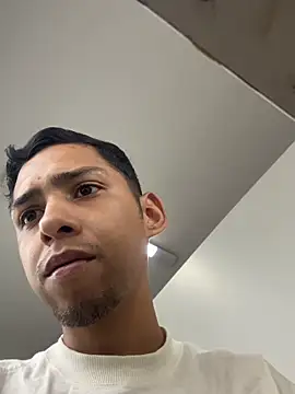 Snapshot of Oqui chatting on April 2026 07:19:02 PM Oqui online show from April 2026 07:19:02 PM