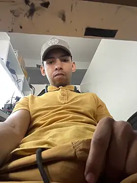 Snapshot of Oqui chatting on April 2026 06:15:01 PM Oqui online show from April 2026 06:15:01 PM