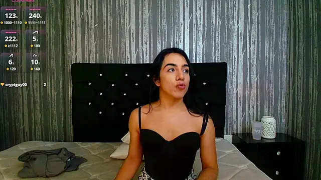 Alicee Moonn online show from April 2026 06:52:01 PM