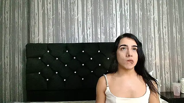 Snapshot of Alicee_Moonn chatting on May 2026 07:53:02 PM Alicee Moonn online show from May 2026 07:53:02 PM