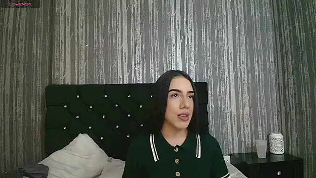 Snapshot of Alicee_Moonn chatting on May 2026 08:17:01 PM Alicee Moonn online show from May 2026 08:17:01 PM