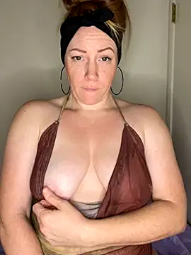 Snapshot of ChiliRoja chatting on November 2025 07:44:01 AM ChiliRoja online show from November 2025 07:44:01 AM