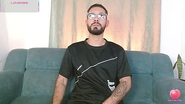 ReyPablo1 online show from October 2025 09:56:01 PM