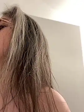 Alix Valentine online show from November 2025 05:45:02 PM