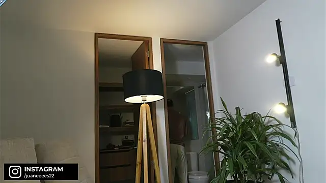 Snapshot of DeusbelliS chatting on April 2026 12:01:01 AM DeusbelliS online show from April 2026 12:01:01 AM