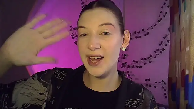 Lily Ember online show from October 2025 10:18:01 AM