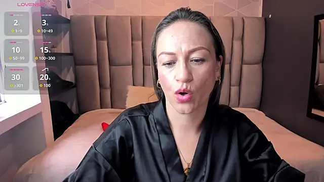 Snapshot of Charlot_milf chatting on October 2025 12:00:02 PM Charlot milf online show from October 2025 12:00:02 PM