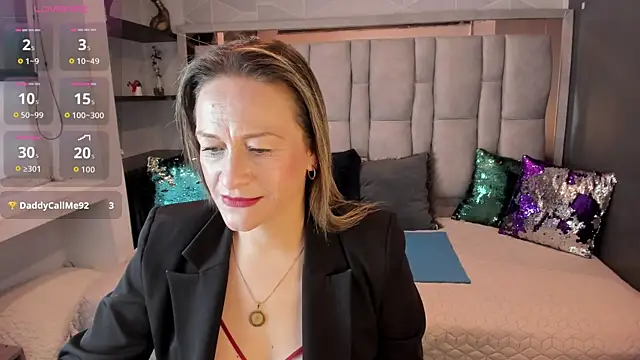 Snapshot of Charlot_milf chatting on October 2025 12:06:01 PM Charlot milf online show from October 2025 12:06:01 PM