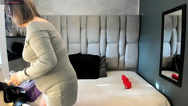 Charlot milf online show from March 2026 12:46:01 PM