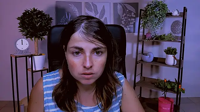 Snapshot of MartaEdams chatting on October 2025 06:05:01 AM MartaEdams online show from October 2025 06:05:01 AM