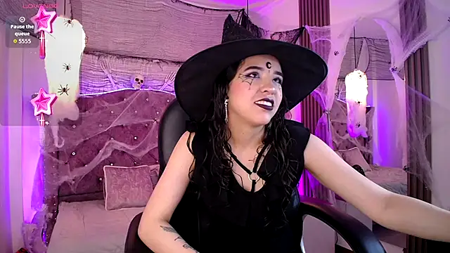 Amara Davis online show from October 2025 04:59:01 AM