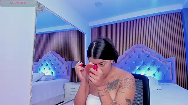 SelenaStonne online show from October 2025 07:47:01 PM