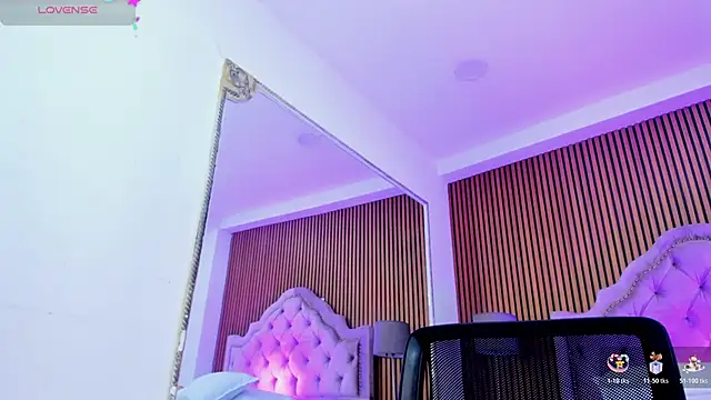 SelenaStonne online show from November 2025 07:58:01 PM