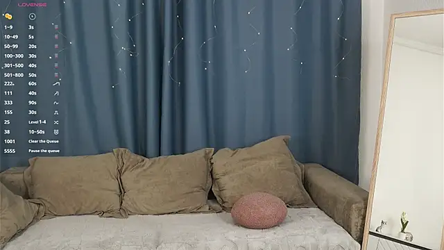 TaiteFairfield online show from November 2025 06:34:01 AM