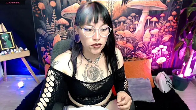 LunaBunny8 online show from October 2025 01:09:02 AM