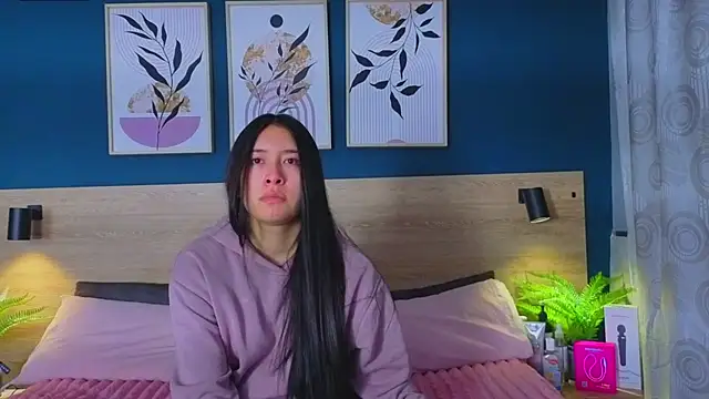 SarahMiler  online show from November 2025 01:22:02 PM