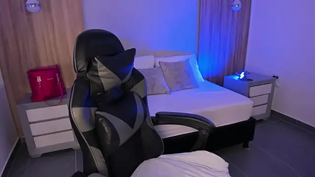 megara x  online show from December 2025 02:17:02 AM