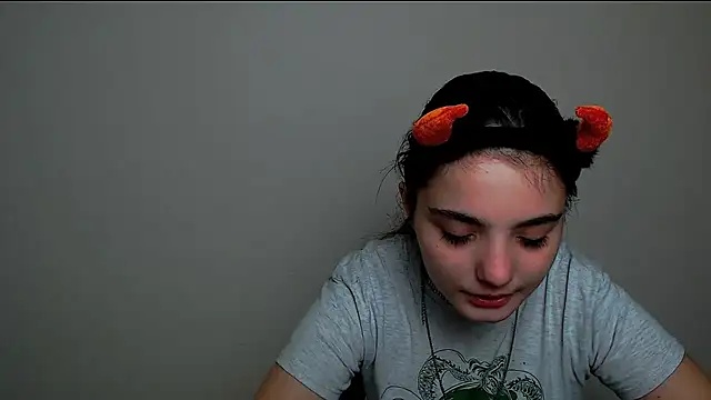 Sun Shine   online show from October 2025 09:03:02 PM