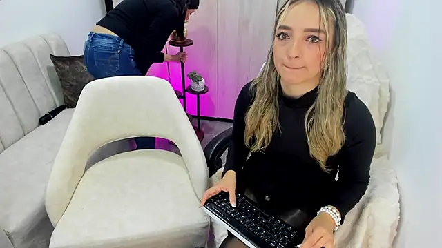 Miss Annye online show from November 2025 04:36:01 AM