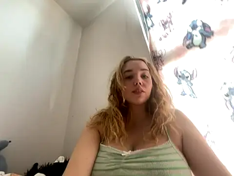 Snapshot of violetcutie chatting on September 2025 02:30:01 PM violetcutie online show from September 2025 02:30:01 PM
