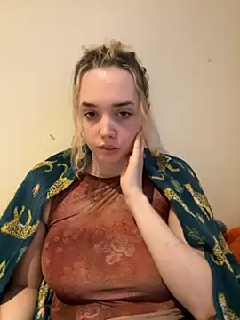 Snapshot of violetcutie chatting on October 2025 05:13:02 PM violetcutie online show from October 2025 05:13:02 PM