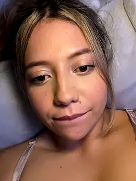 Snapshot of MissCat_ chatting on October 2025 03:15:02 AM MissCat online show from October 2025 03:15:02 AM