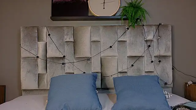 Snapshot of TiffValentinee_ chatting on November 2025 08:08:01 PM TiffValentinee online show from November 2025 08:08:01 PM