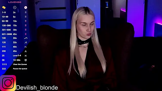 HitchcocianBlonde online show from March 2026 06:25:01 PM