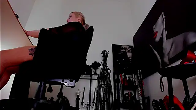 demisweet online show from February 2026 05:35:01 AM