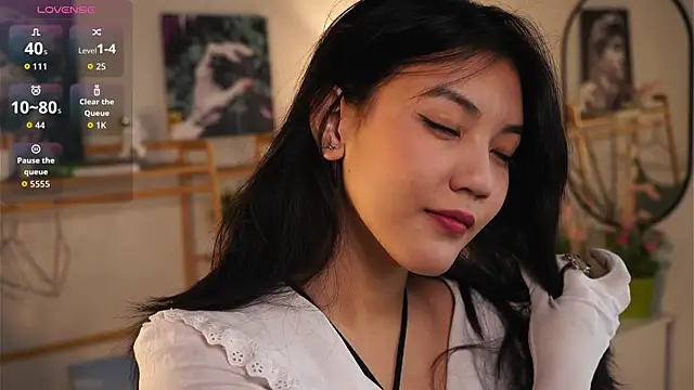 MoiraEger online show from October 2025 05:08:01 PM