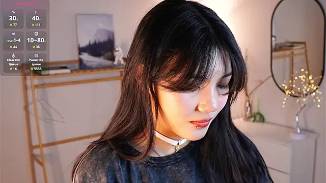 MoiraEger online show from December 2025 05:09:02 PM