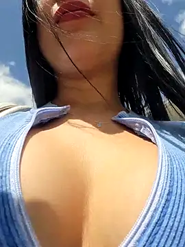 CrisMarulanda online show from September 2025 03:11:01 PM