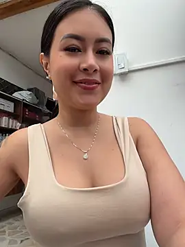 CrisMarulanda online show from May 2026 04:12:01 PM