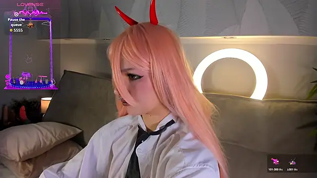 Molly Platt online show from November 2025 09:21:01 AM