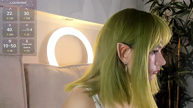 Molly Platt online show from November 2025 09:14:02 AM