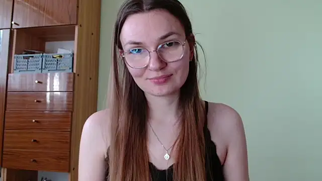 LooveELLYx online show from April 2026 01:39:01 PM