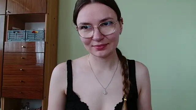 Snapshot of LooveELLYx chatting on June 2026 06:33:02 AM LooveELLYx online show from June 2026 06:33:02 AM