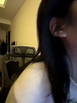 Olivia-l online show from November 2025 01:43:01 PM