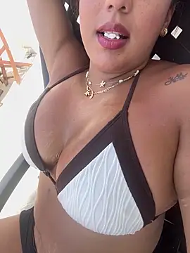 Snapshot of Karlla_Brown chatting on April 2026 04:00:01 PM Karlla Brown online show from April 2026 04:00:01 PM