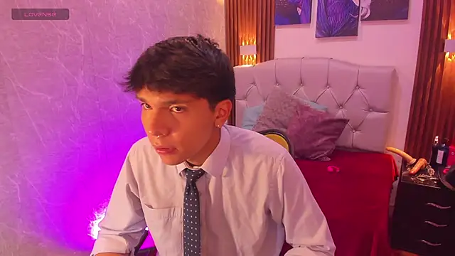 Thiago Kozak online show from October 2025 12:45:02 PM