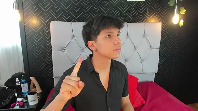 Thiago Kozak online show from October 2025 03:24:01 PM