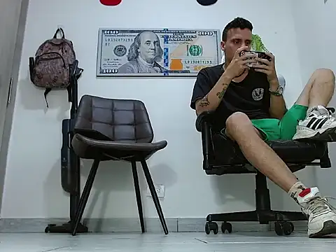 Snapshot of Latins_Boss chatting on June 2026 05:56:02 PM Latins Boss online show from June 2026 05:56:02 PM